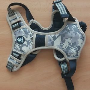 Dog harness, new, size medium
